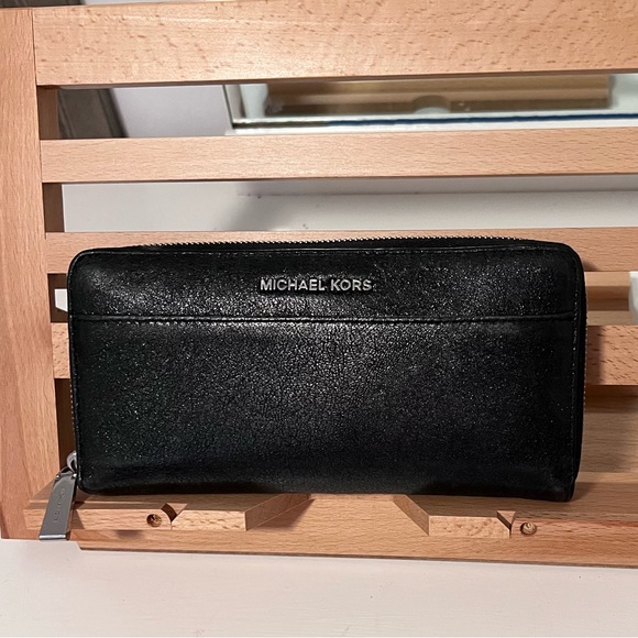 Michael Kors purse and wallet - Picture 2 of 8